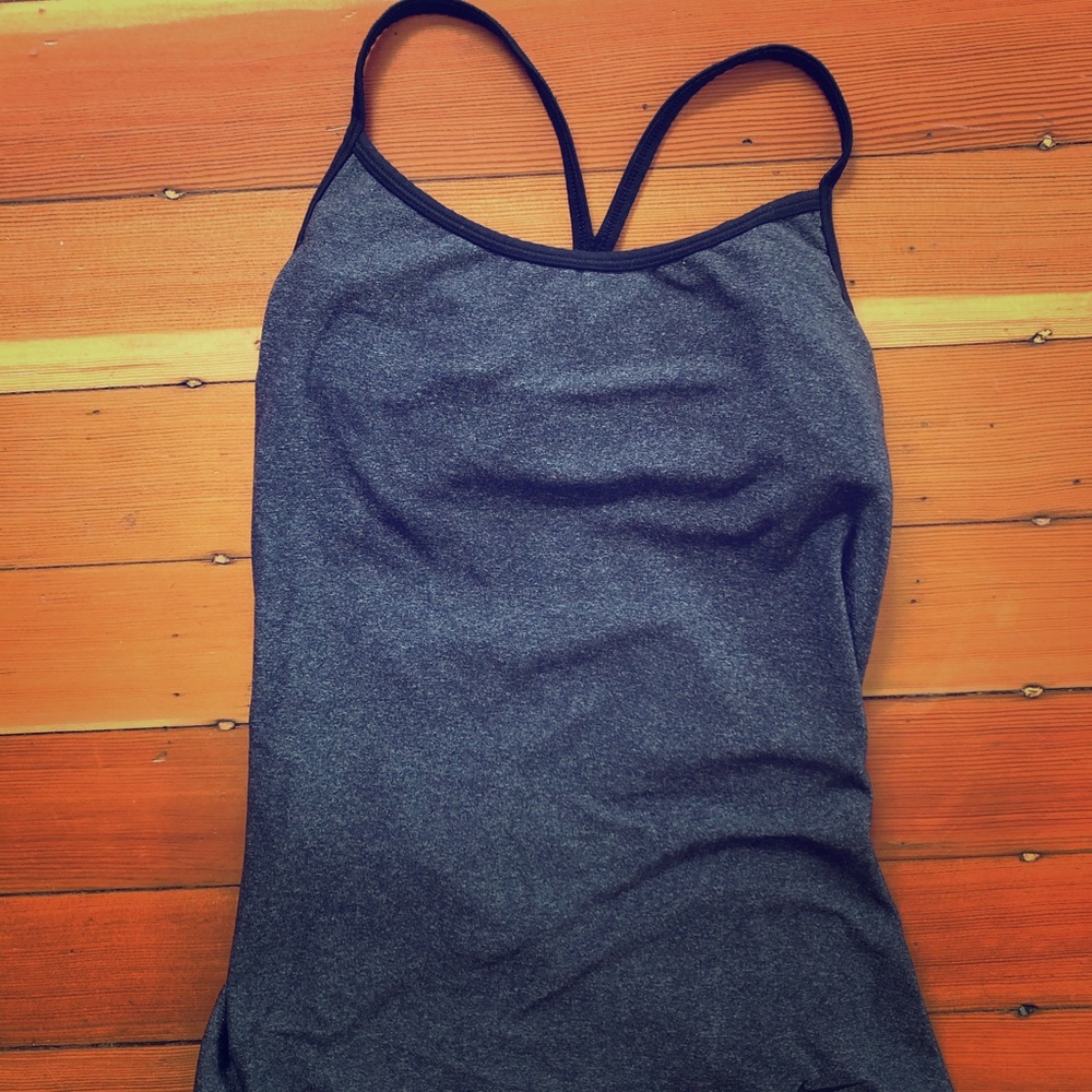 Nike Women’s Athletic Tank Top Built-in Sports Bra